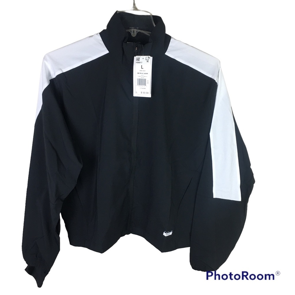 Core 10 by Reebok AM wind jacket with thumb holes
